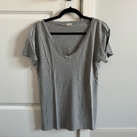 Brandy Melville tshirt - Picture 1 of 2